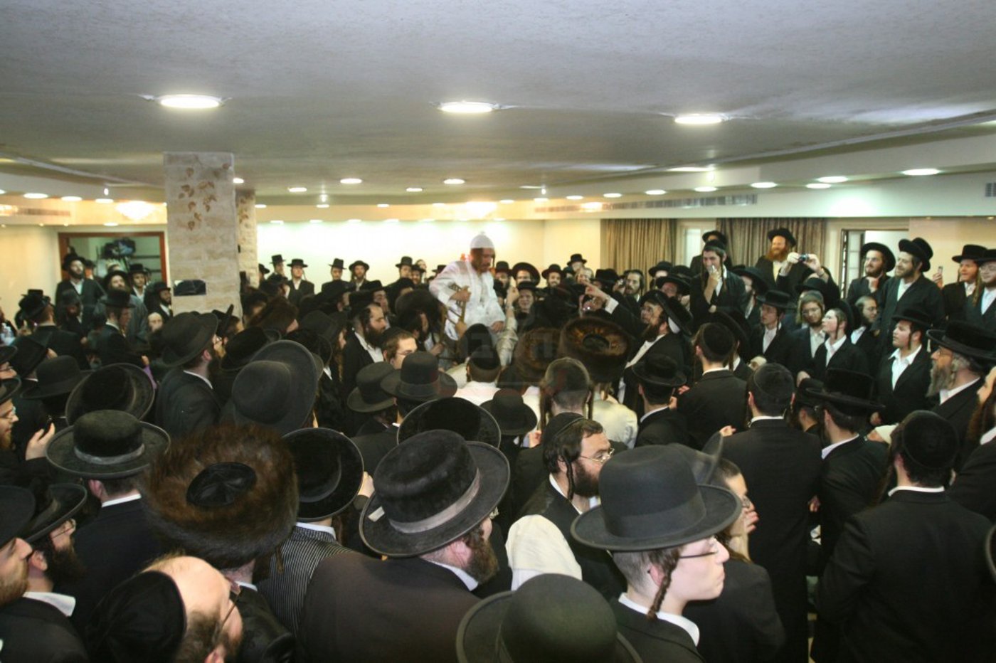 חתונת הרבי מקרעטשניף כפר אתא