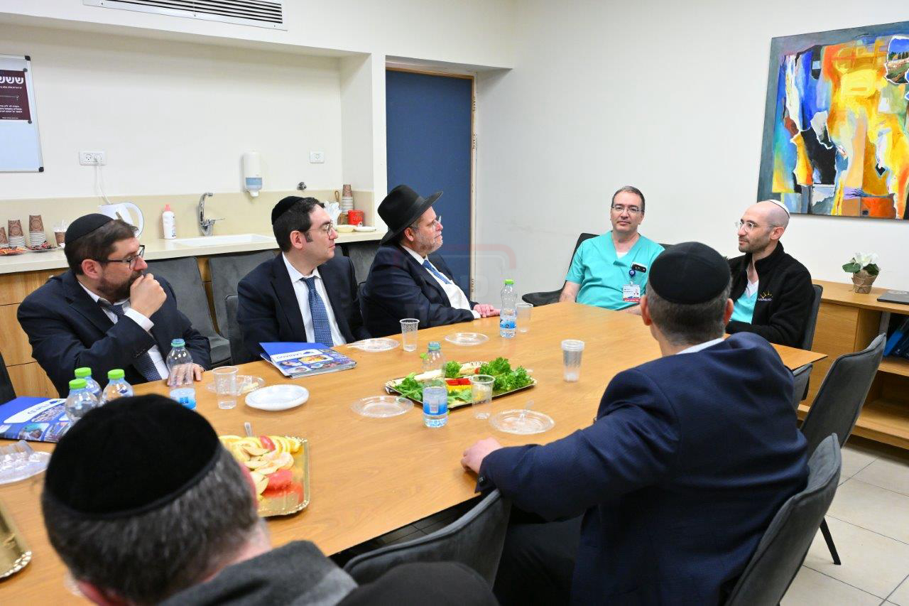 ראשי ארגון 'חמד' מליקווד בביקור במרכז הרופאי צאנז