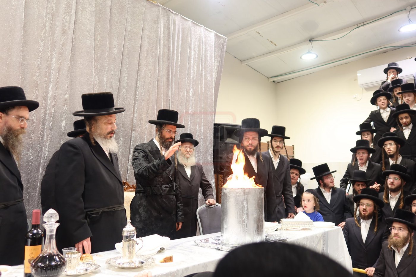 זאת חנוכה בחצה"ק זוויעהיל