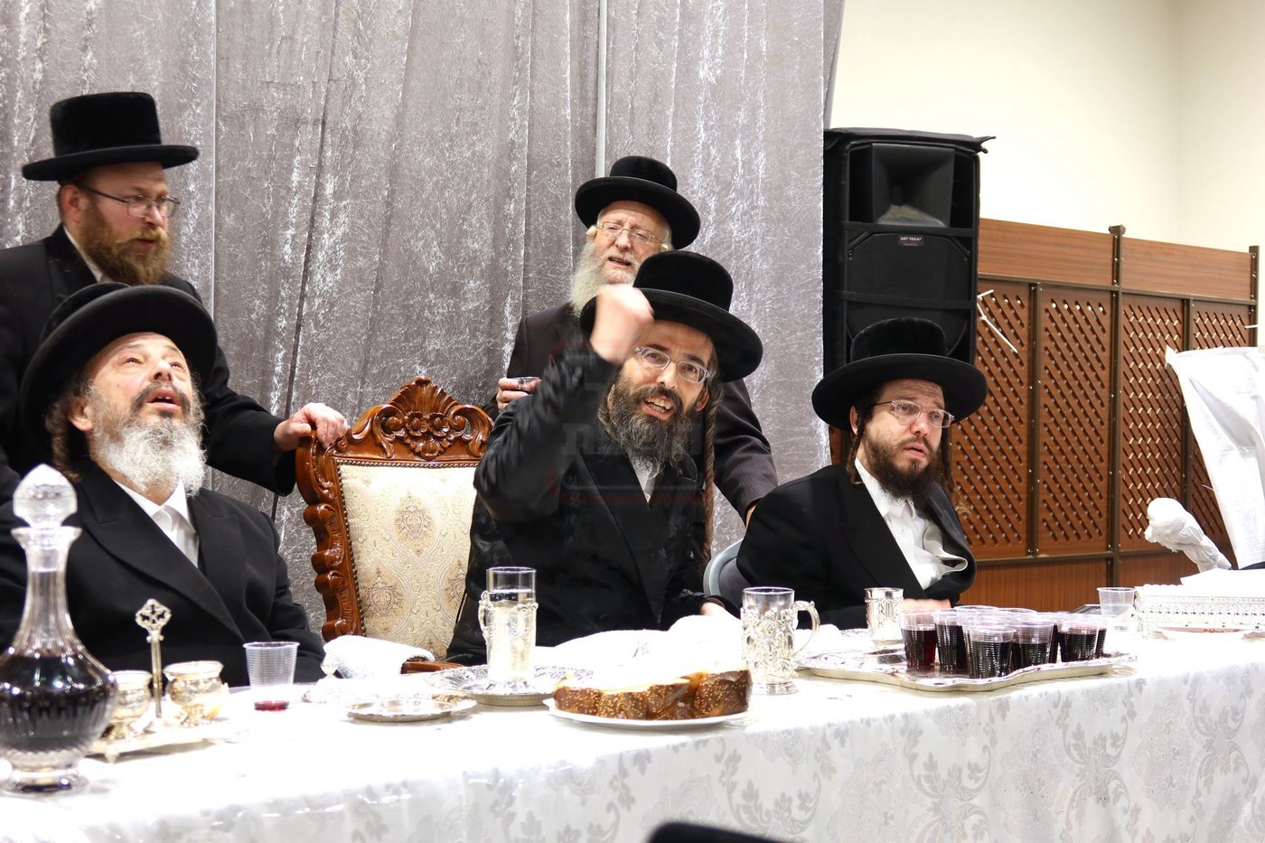 זאת חנוכה בחצה"ק זוויעהיל