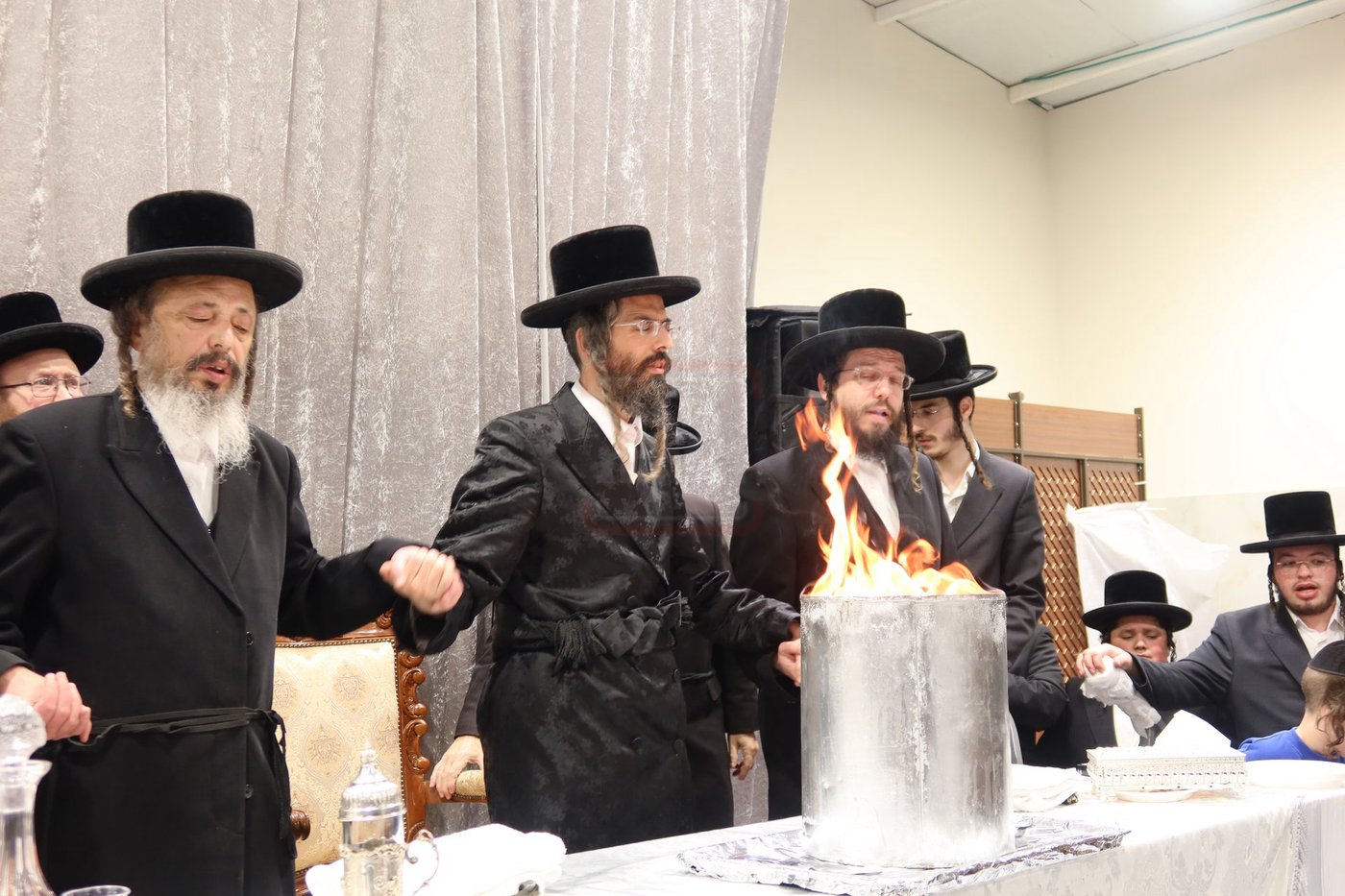 זאת חנוכה בחצה"ק זוויעהיל