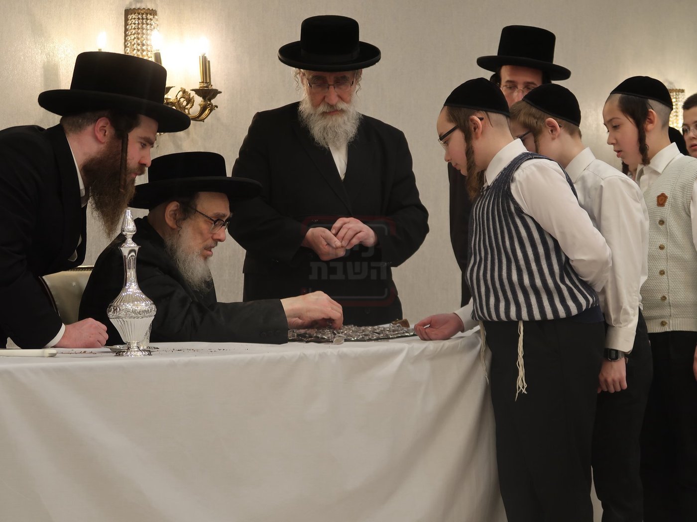 ימי החנוכה בחצה"ק פאפא