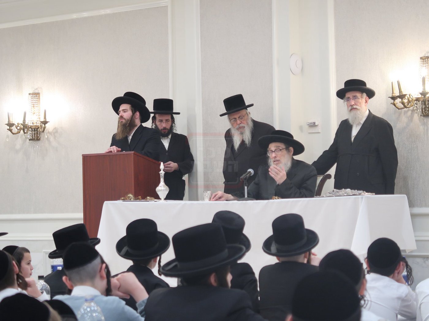 ימי החנוכה בחצה"ק פאפא