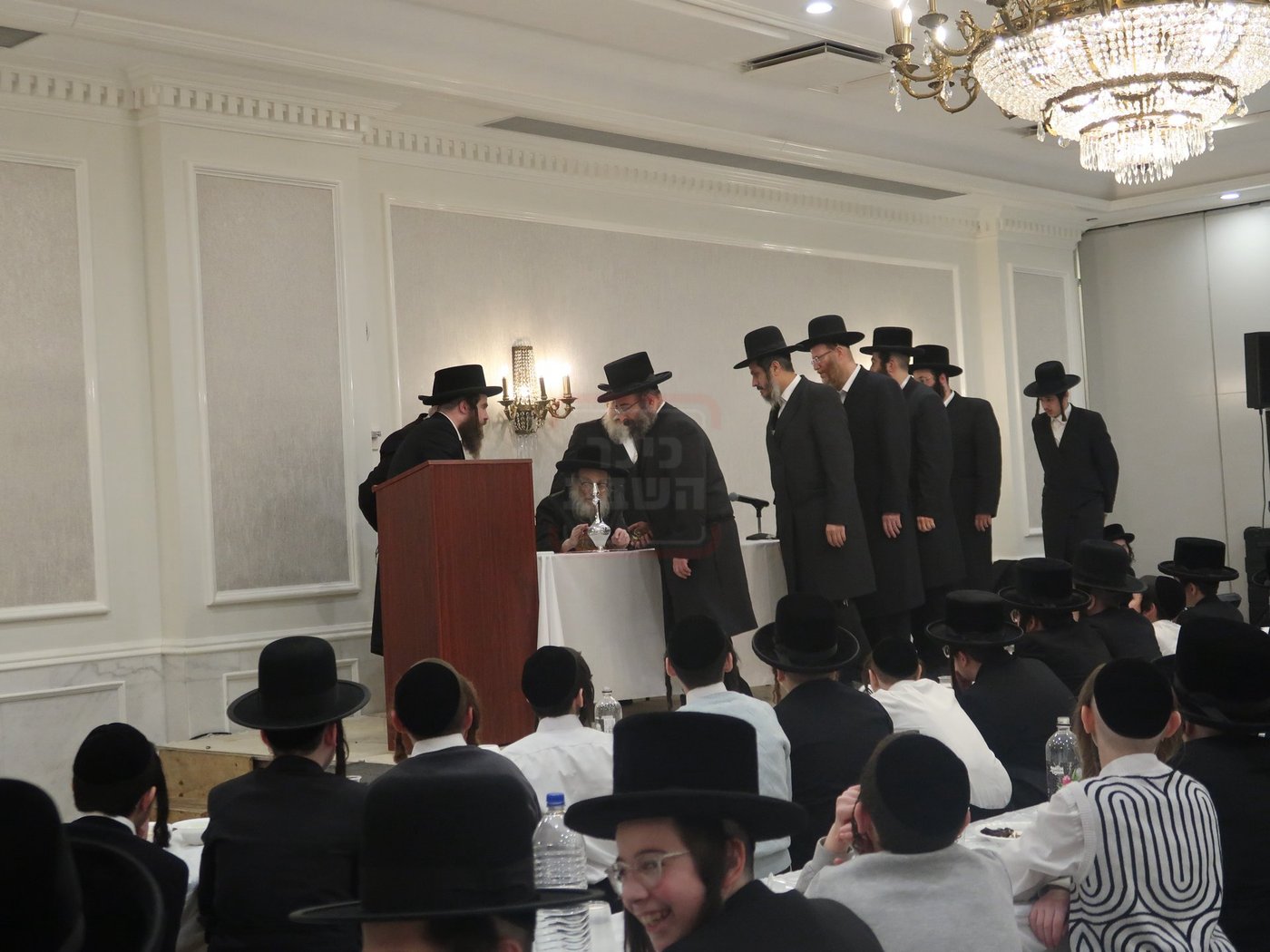 ימי החנוכה בחצה"ק פאפא