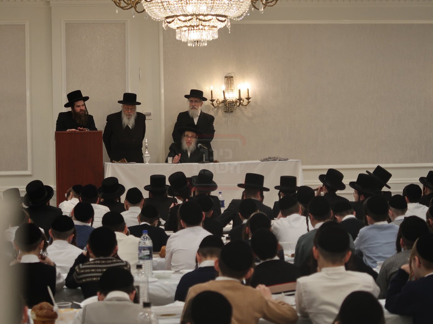 ימי החנוכה בחצה"ק פאפא