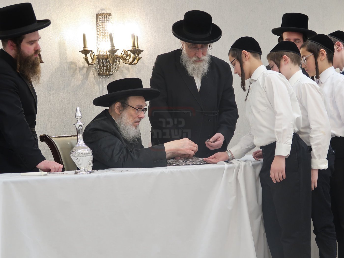 ימי החנוכה בחצה"ק פאפא