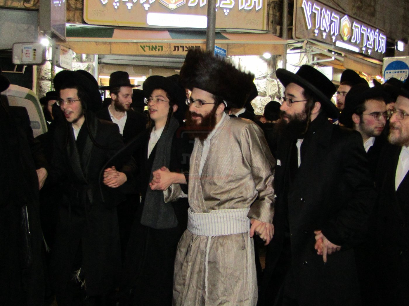 קבלת פנים לאסירים בברסלב מאה שערים