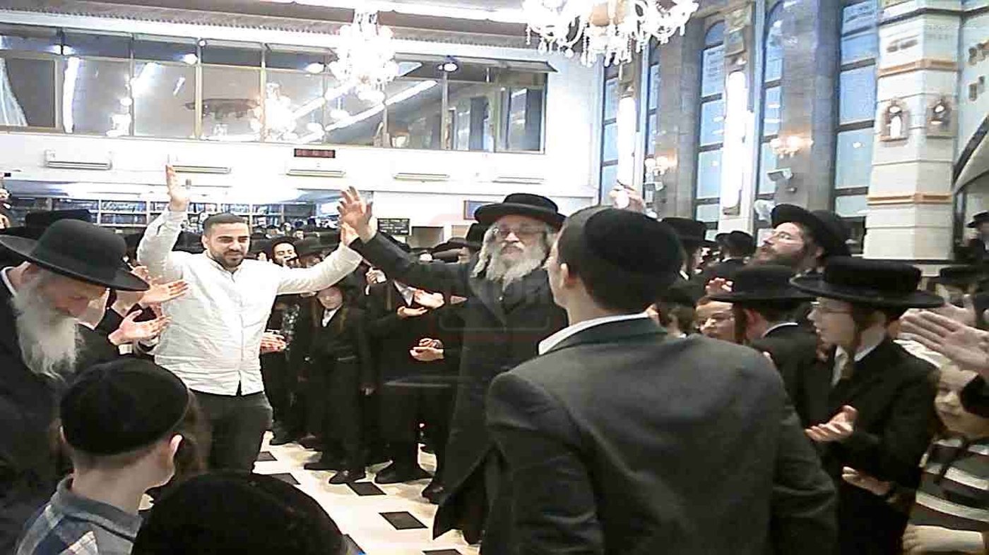 קבלת פנים לאסירים בברסלב מאה שערים