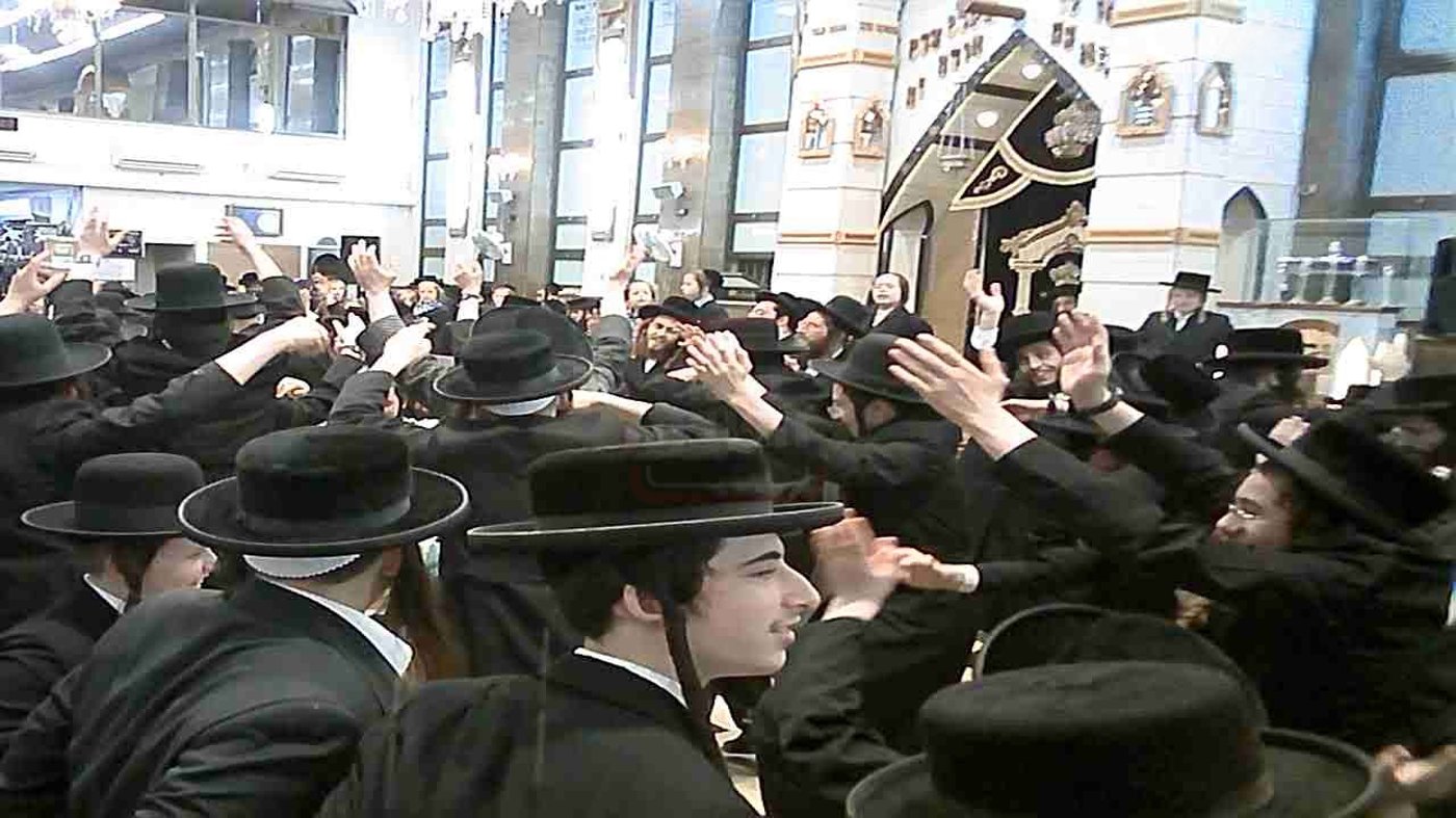 קבלת פנים לאסירים בברסלב מאה שערים