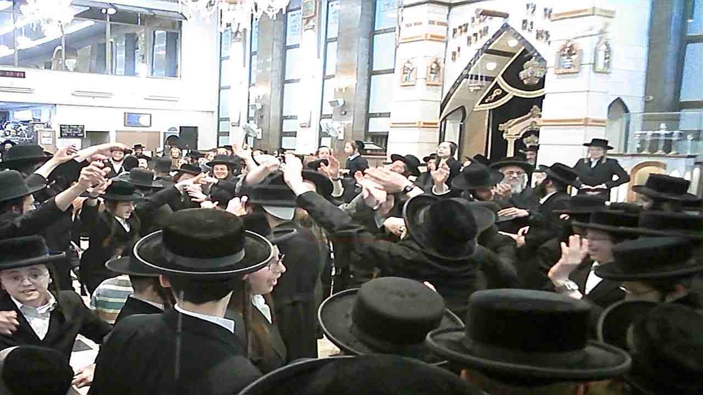 קבלת פנים לאסירים בברסלב מאה שערים