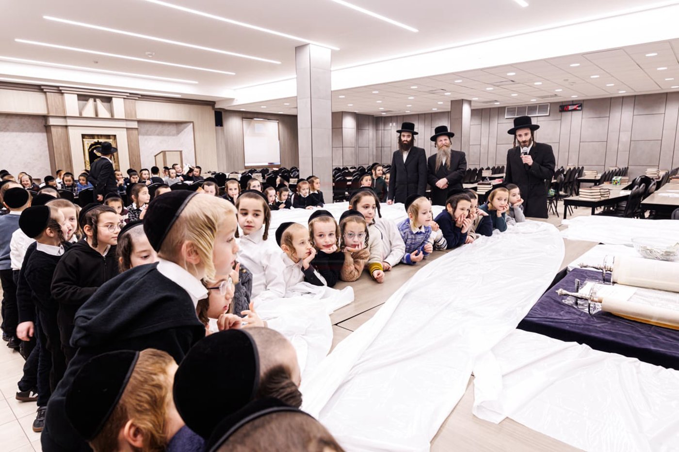 סיום כתיבת ס"ת בבאבוב