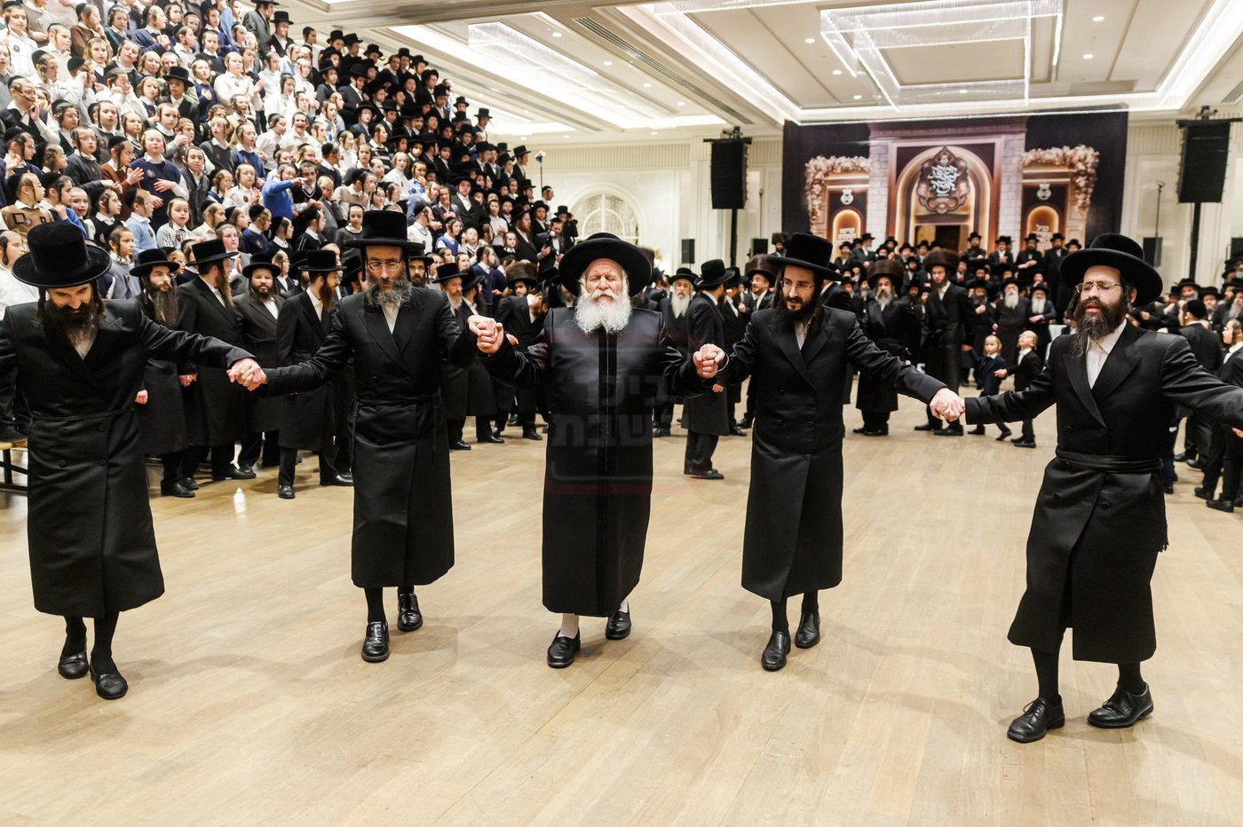 הכנסת ס"ת בבאבוב