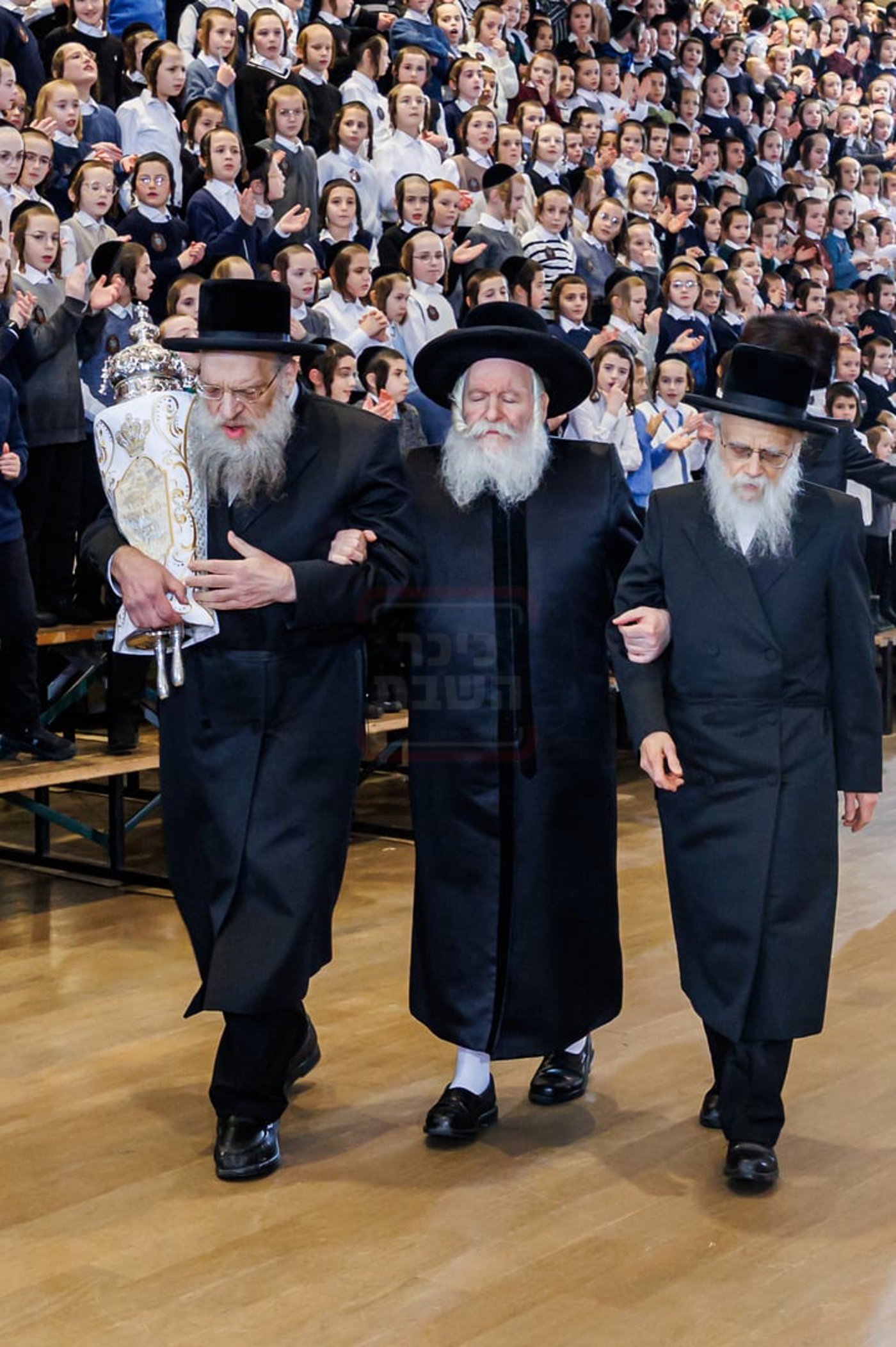 הכנסת ס"ת בבאבוב