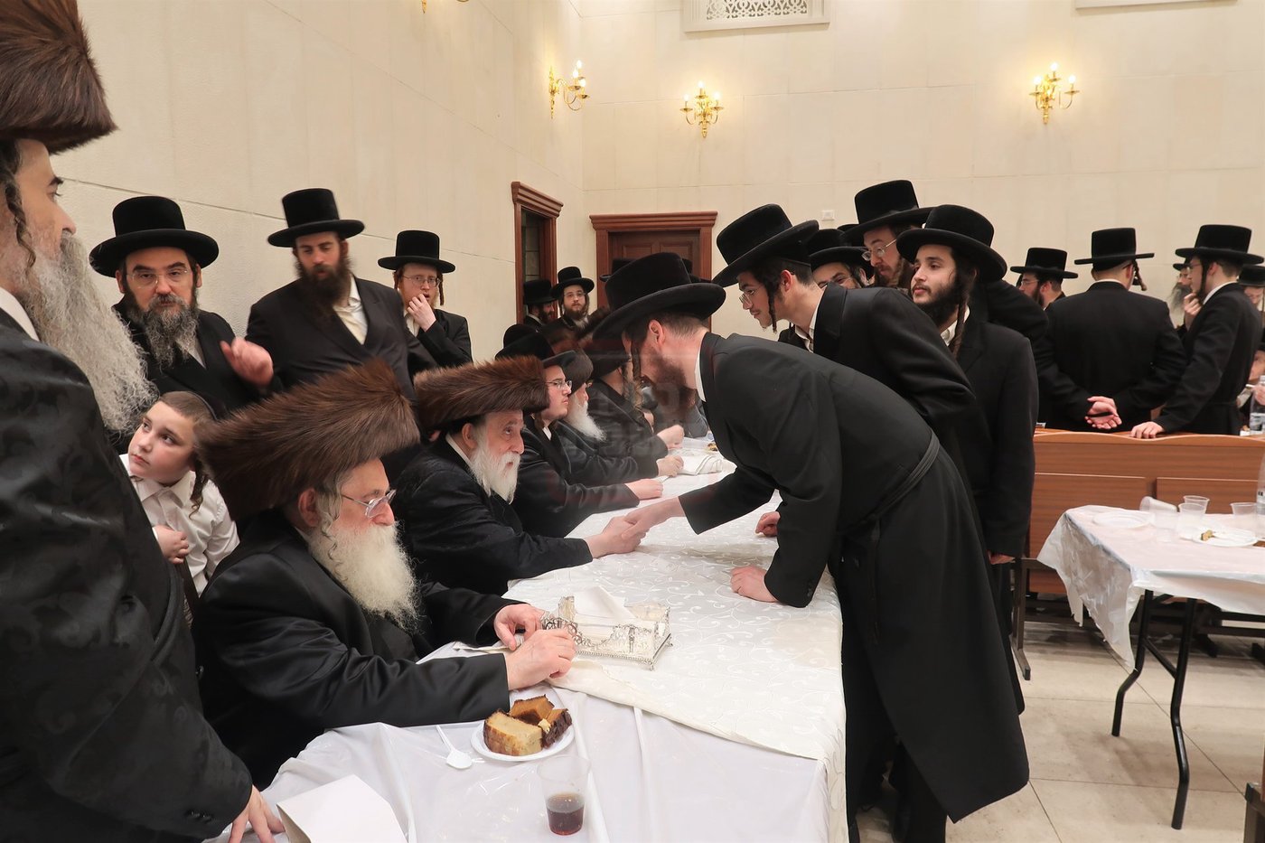 שמחת בית מכנובקא בעלזא - ראצפערט - האלמין