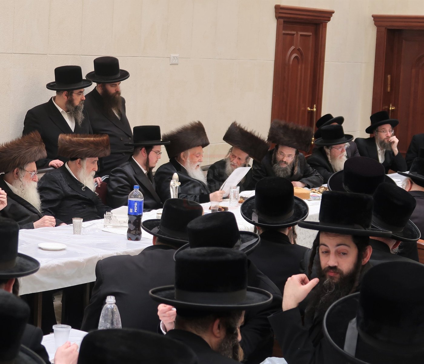 שמחת בית מכנובקא בעלזא - ראצפערט - האלמין