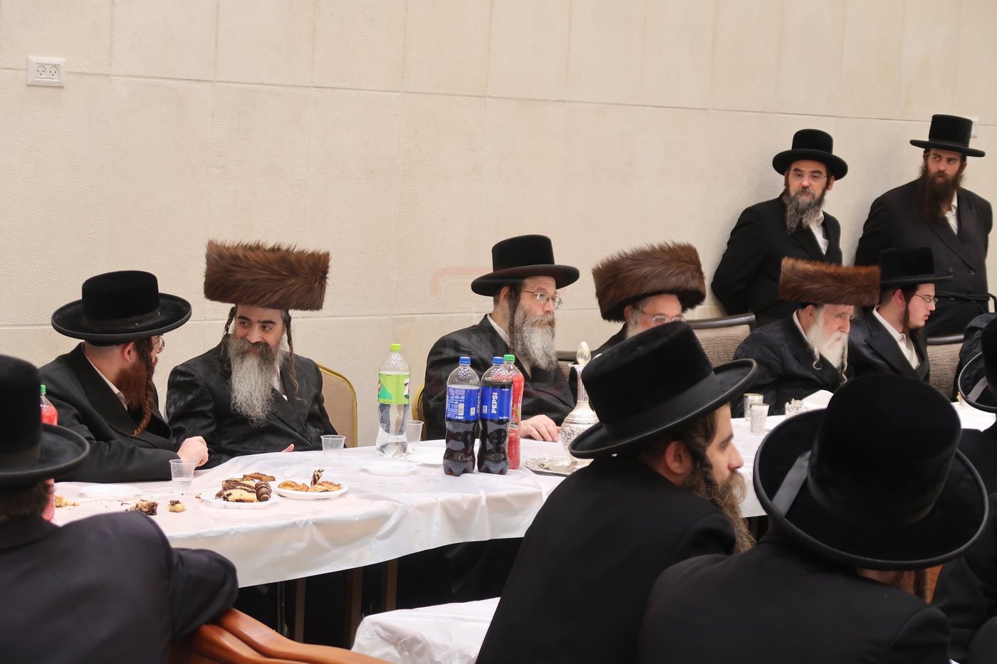 שמחת בית מכנובקא בעלזא - ראצפערט - האלמין