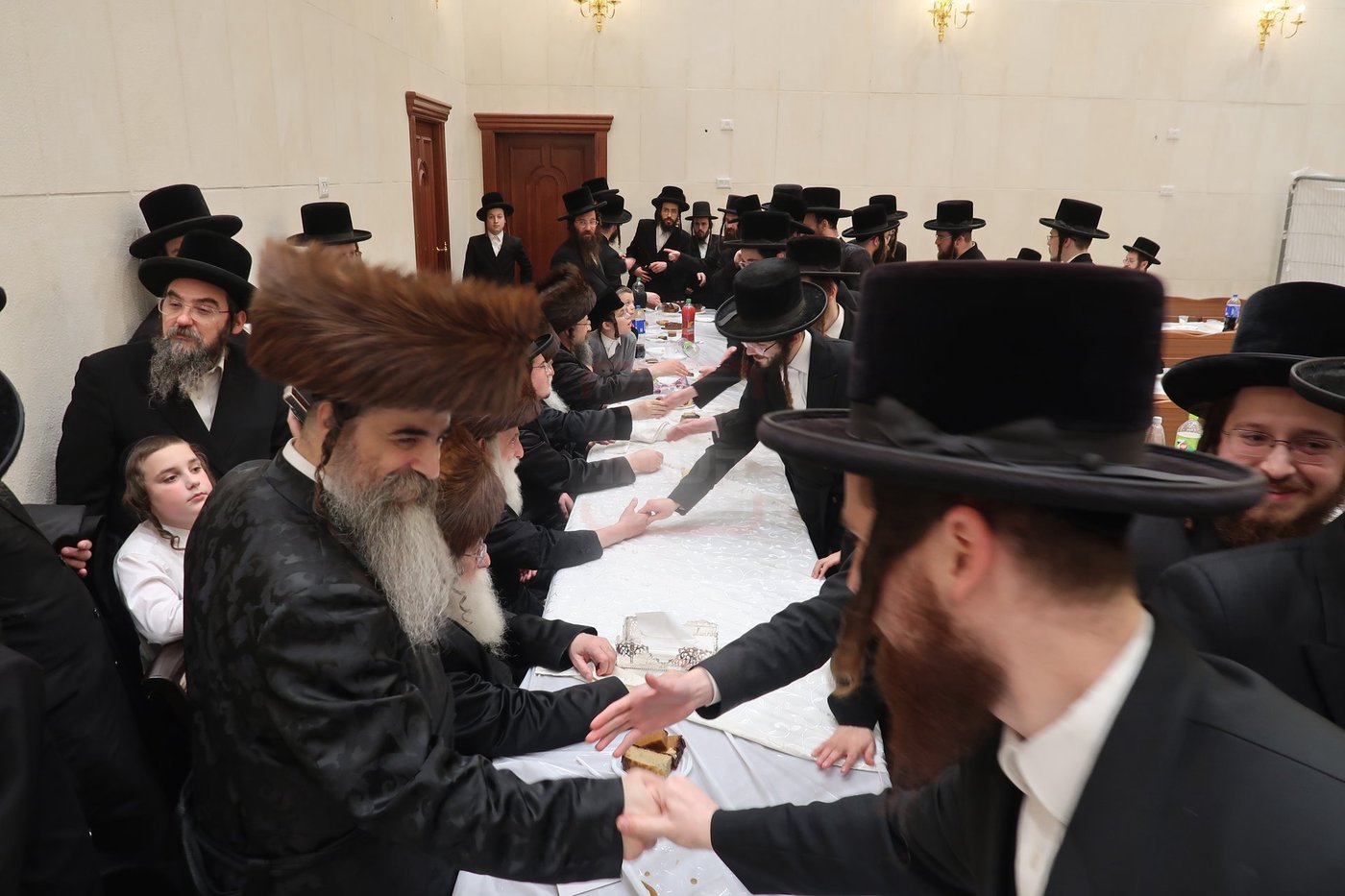 שמחת בית מכנובקא בעלזא - ראצפערט - האלמין