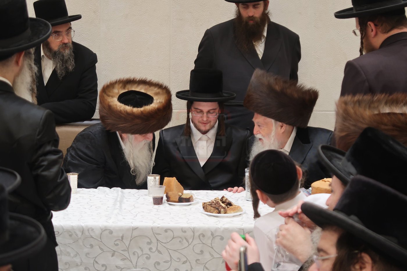 שמחת בית מכנובקא בעלזא - ראצפערט - האלמין