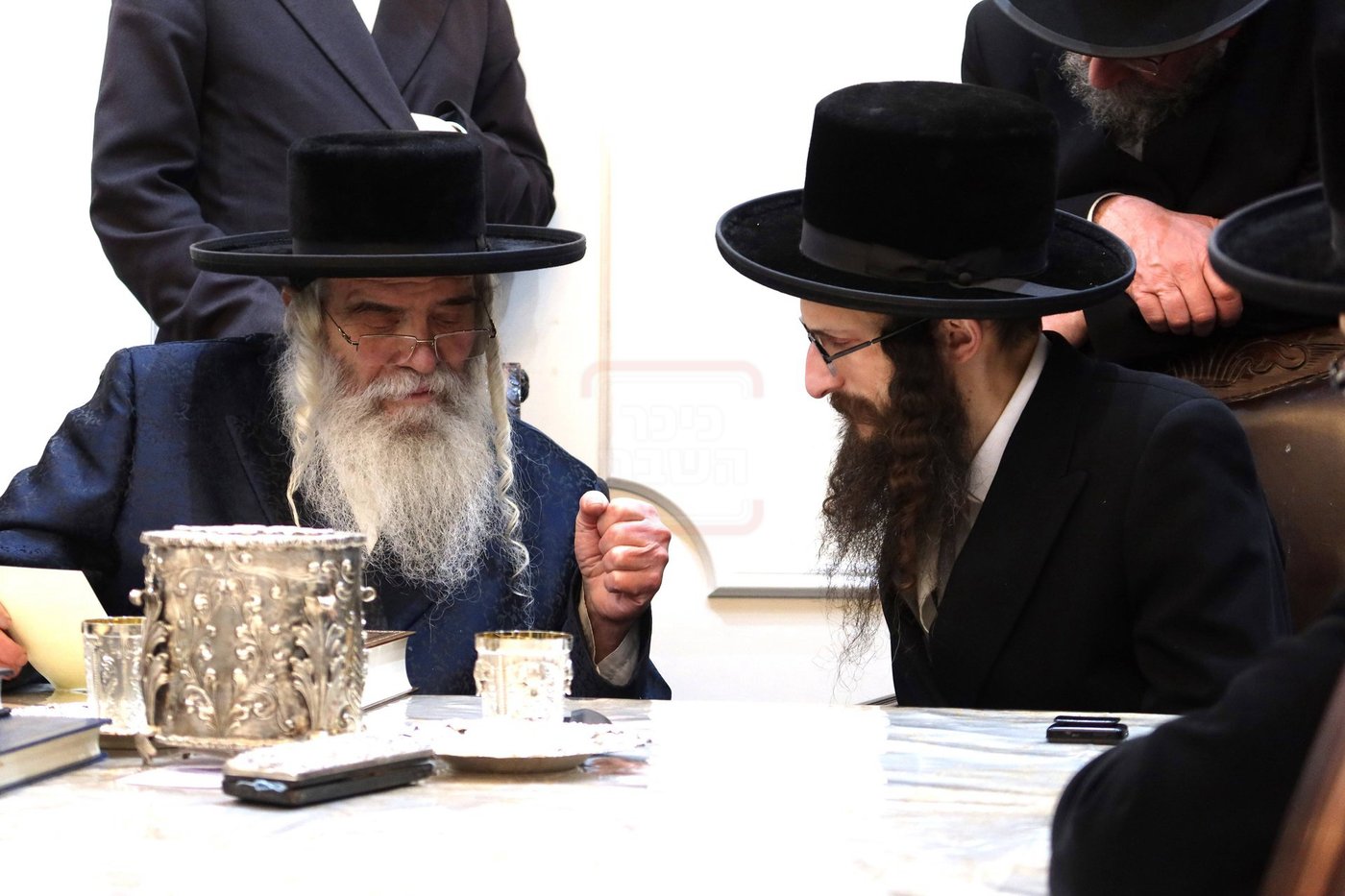 האדמו"ר מישועות יעקב סקולען בביקור אצל האדמו"ר מקרעטשניף י-ם