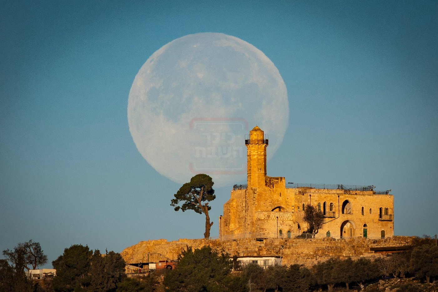 שיקעת הירח בקבר שמואל הנביא