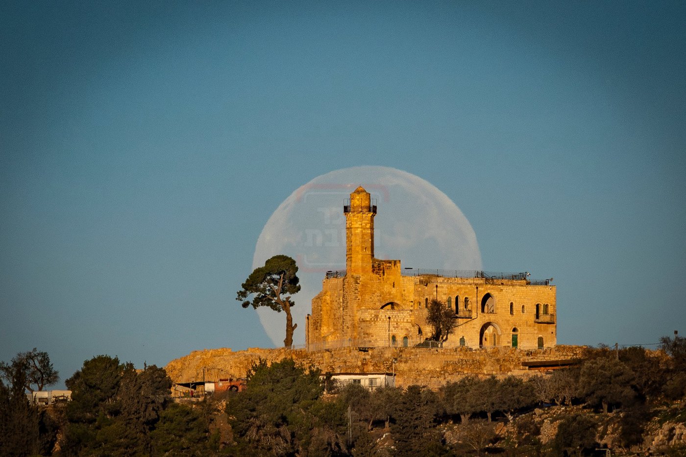 שיקעת הירח בקבר שמואל הנביא