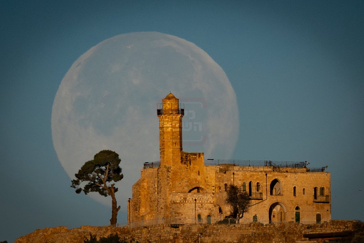 שיקעת הירח בקבר שמואל הנביא