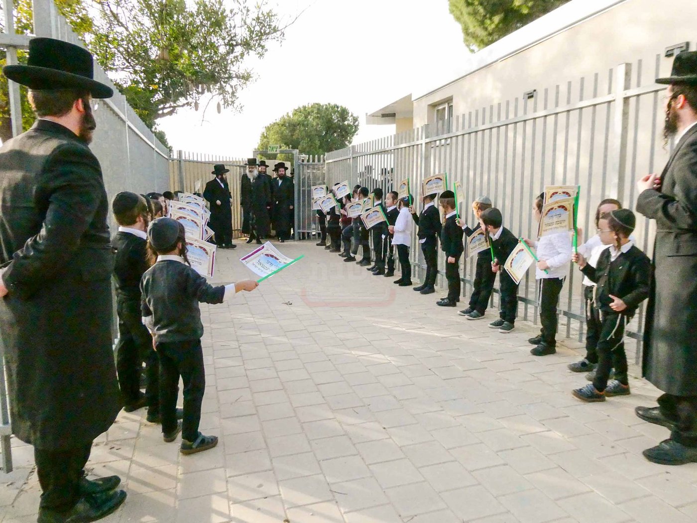 האדמו''ר מויז'ניץ בית שמש בביקור בעמנואל