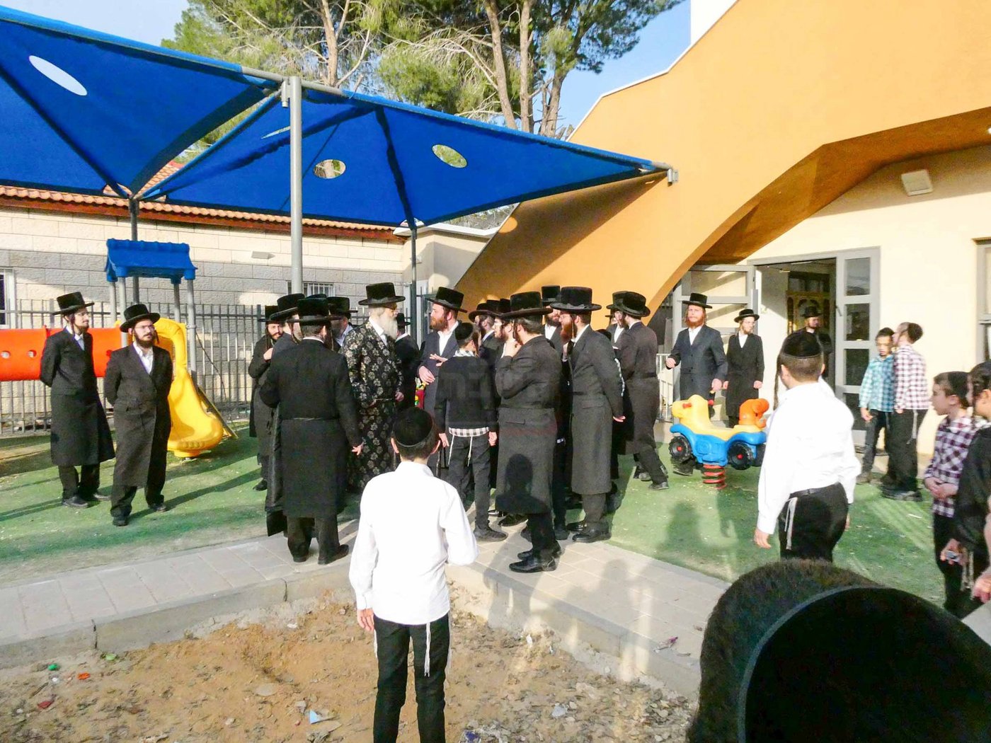 האדמו''ר מויז'ניץ בית שמש בביקור בעמנואל