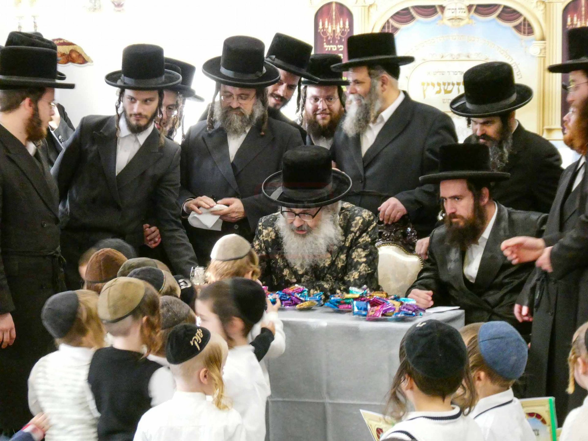 האדמו''ר מויז'ניץ בית שמש בביקור בעמנואל