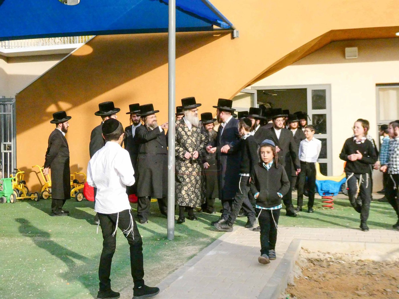 האדמו''ר מויז'ניץ בית שמש בביקור בעמנואל