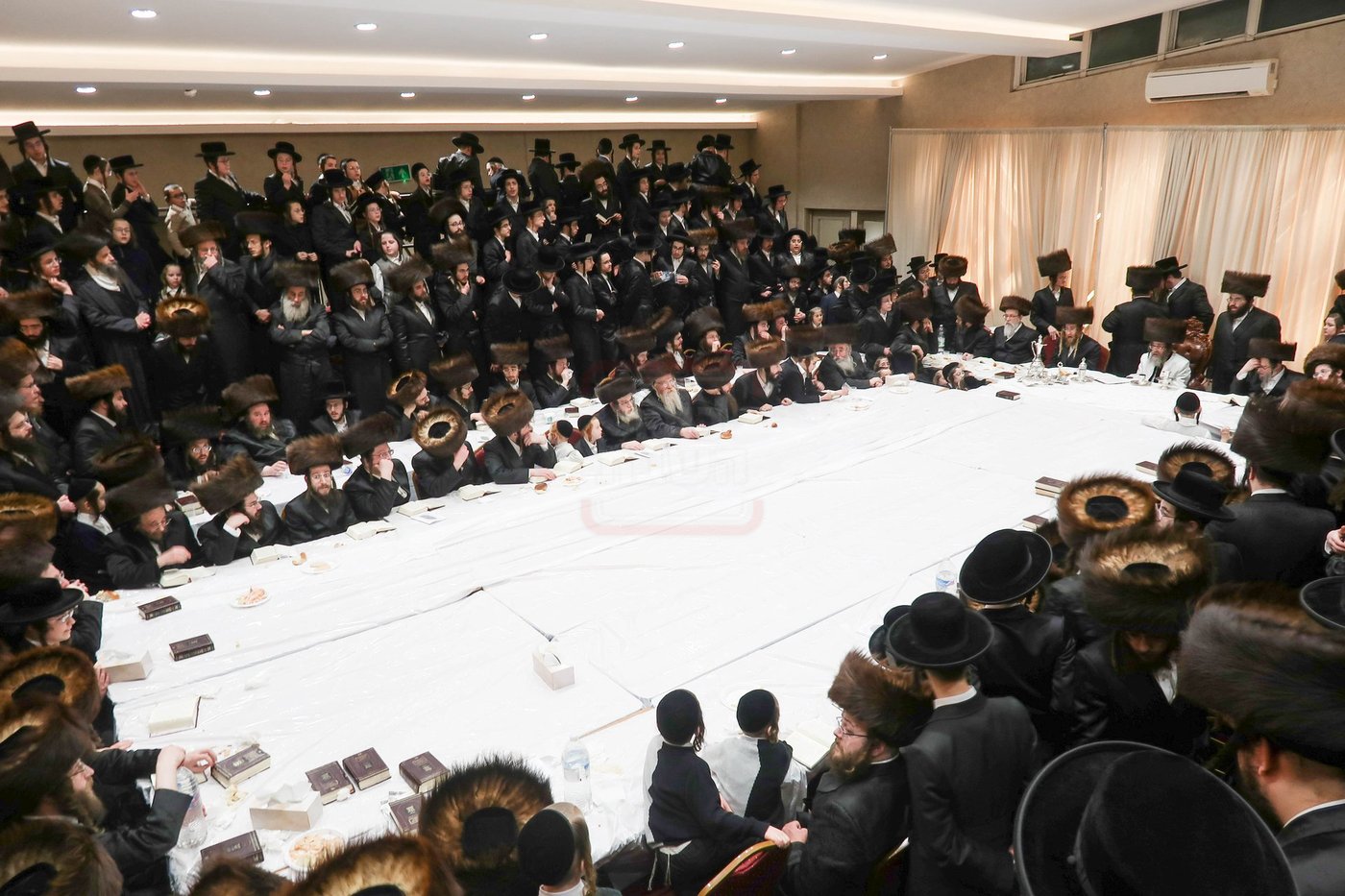 האדמו"ר מקרעטשניף סיגעט בביקור בלונדון