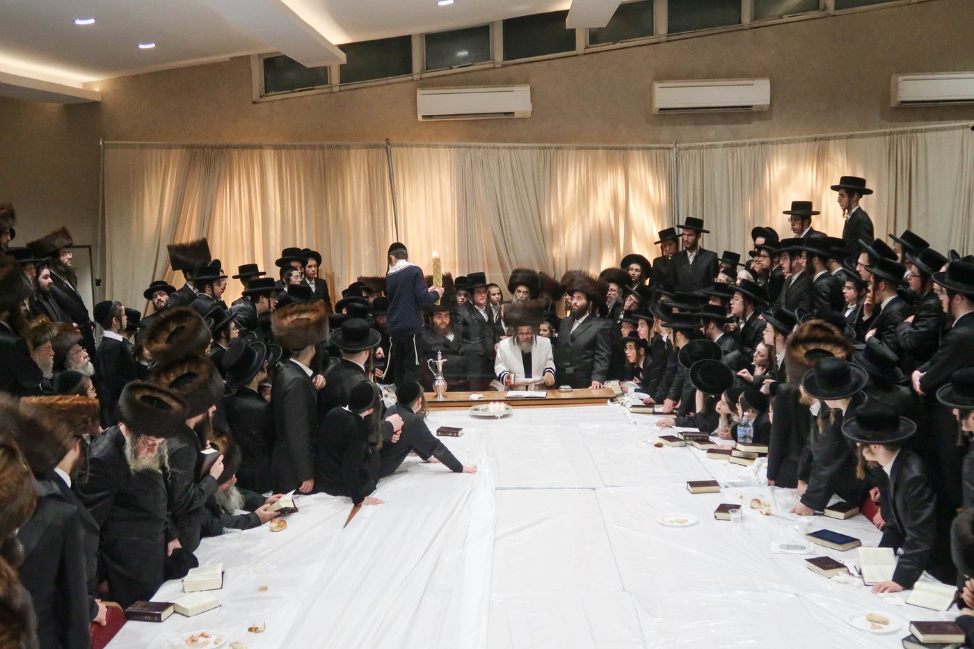 האדמו"ר מקרעטשניף סיגעט בביקור בלונדון