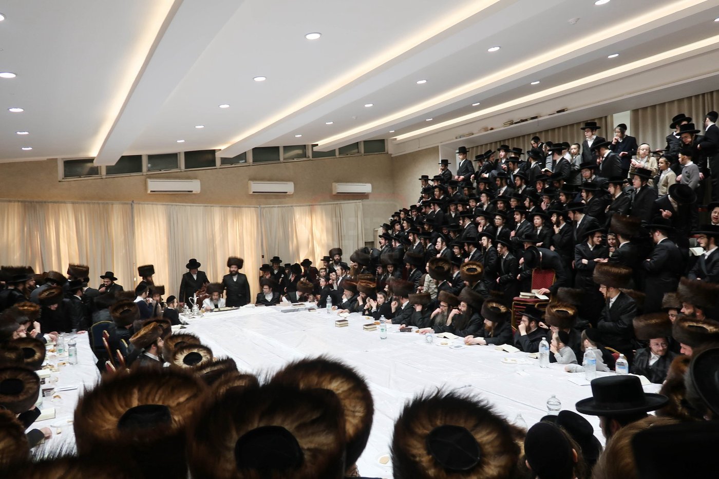 האדמו"ר מקרעטשניף סיגעט בביקור בלונדון