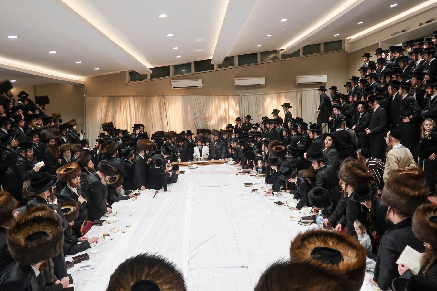 האדמו"ר מקרעטשניף סיגעט בביקור בלונדון