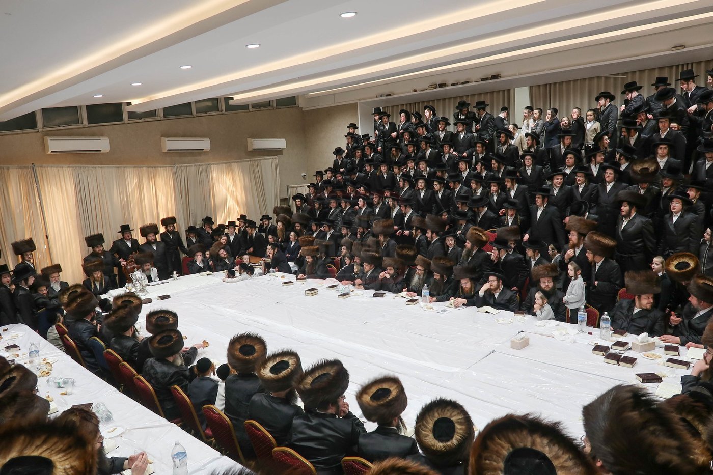 האדמו"ר מקרעטשניף סיגעט בביקור בלונדון