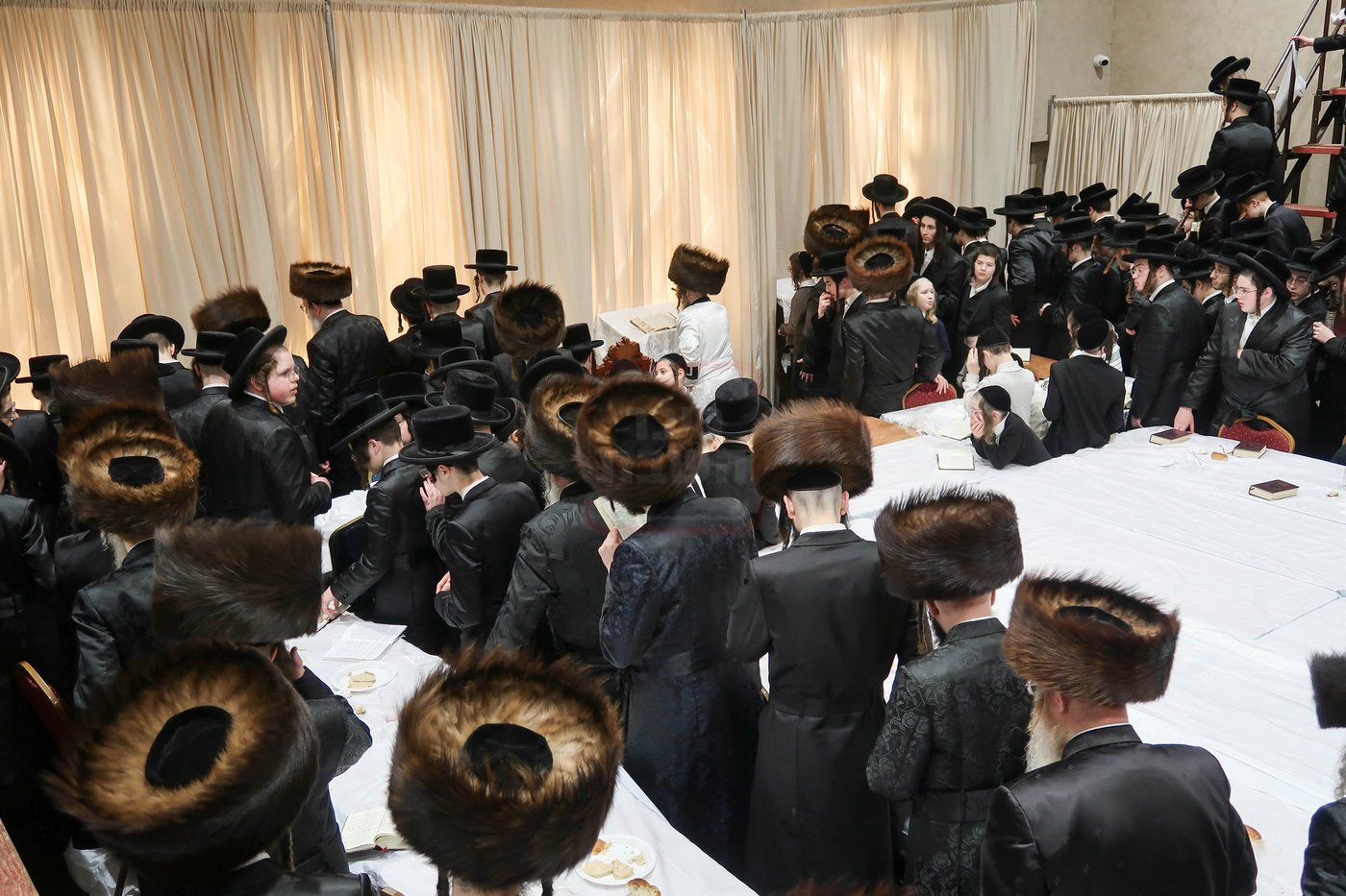 האדמו"ר מקרעטשניף סיגעט בביקור בלונדון