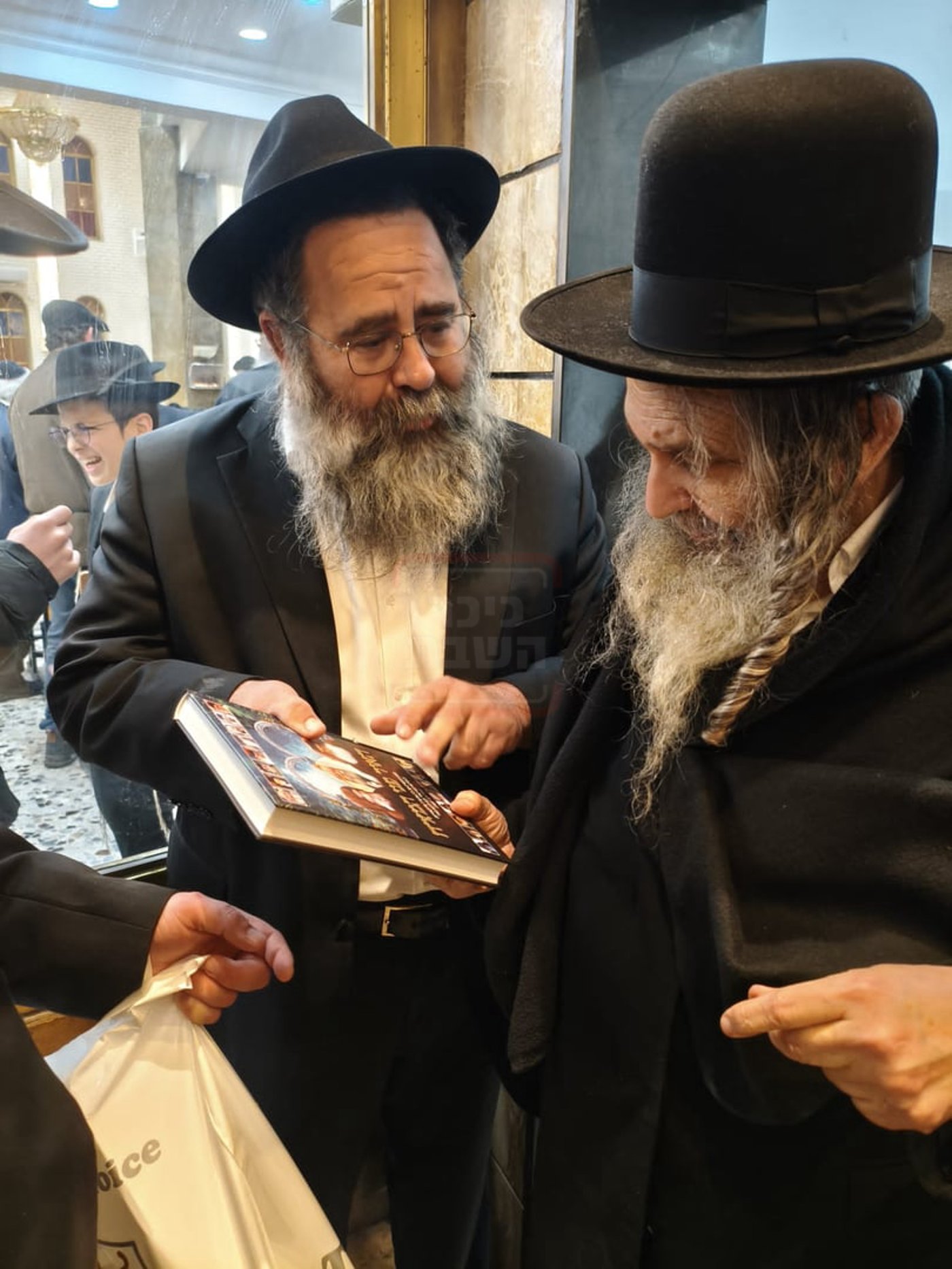 הגר"ש ארוש בביקור בכפר חב"ד