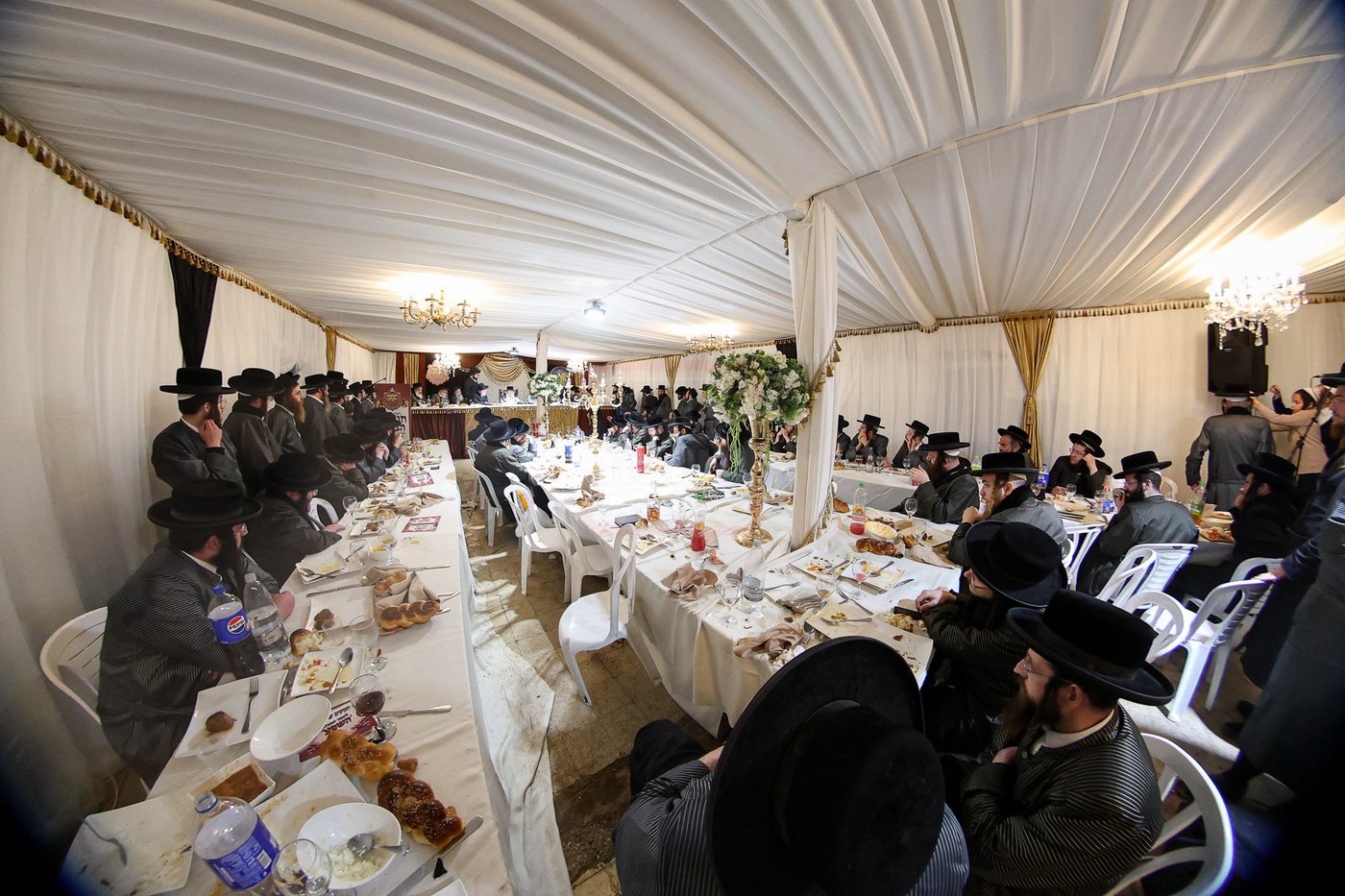 קביעת מזוזות לתלמוד תורה תולדות אהרן בטבריה