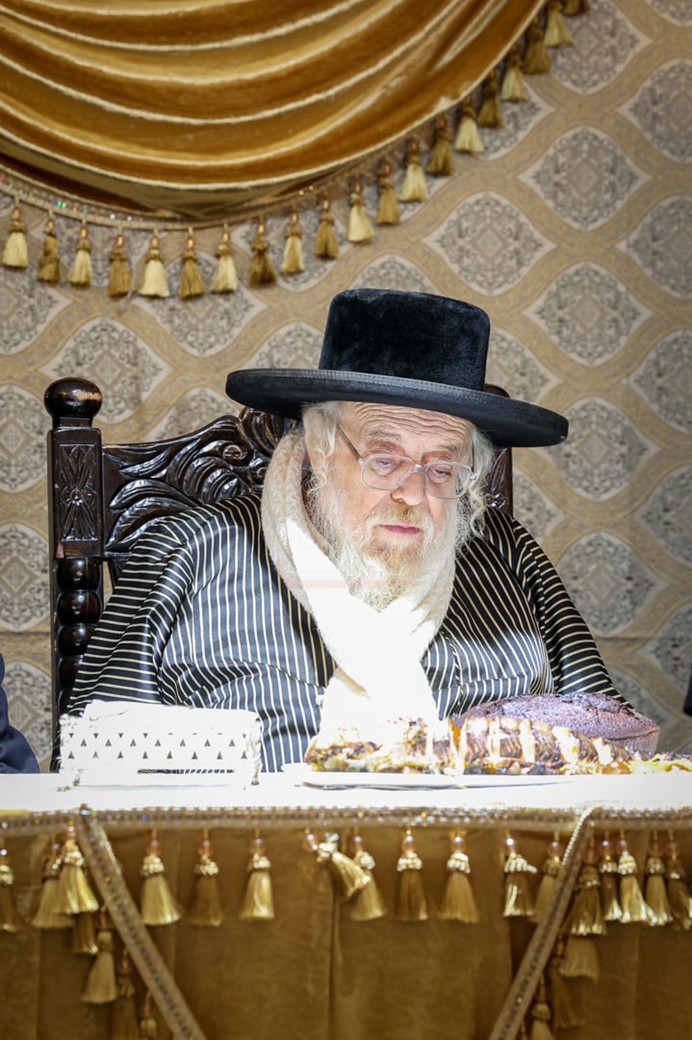 קביעת מזוזות לתלמוד תורה תולדות אהרן בטבריה