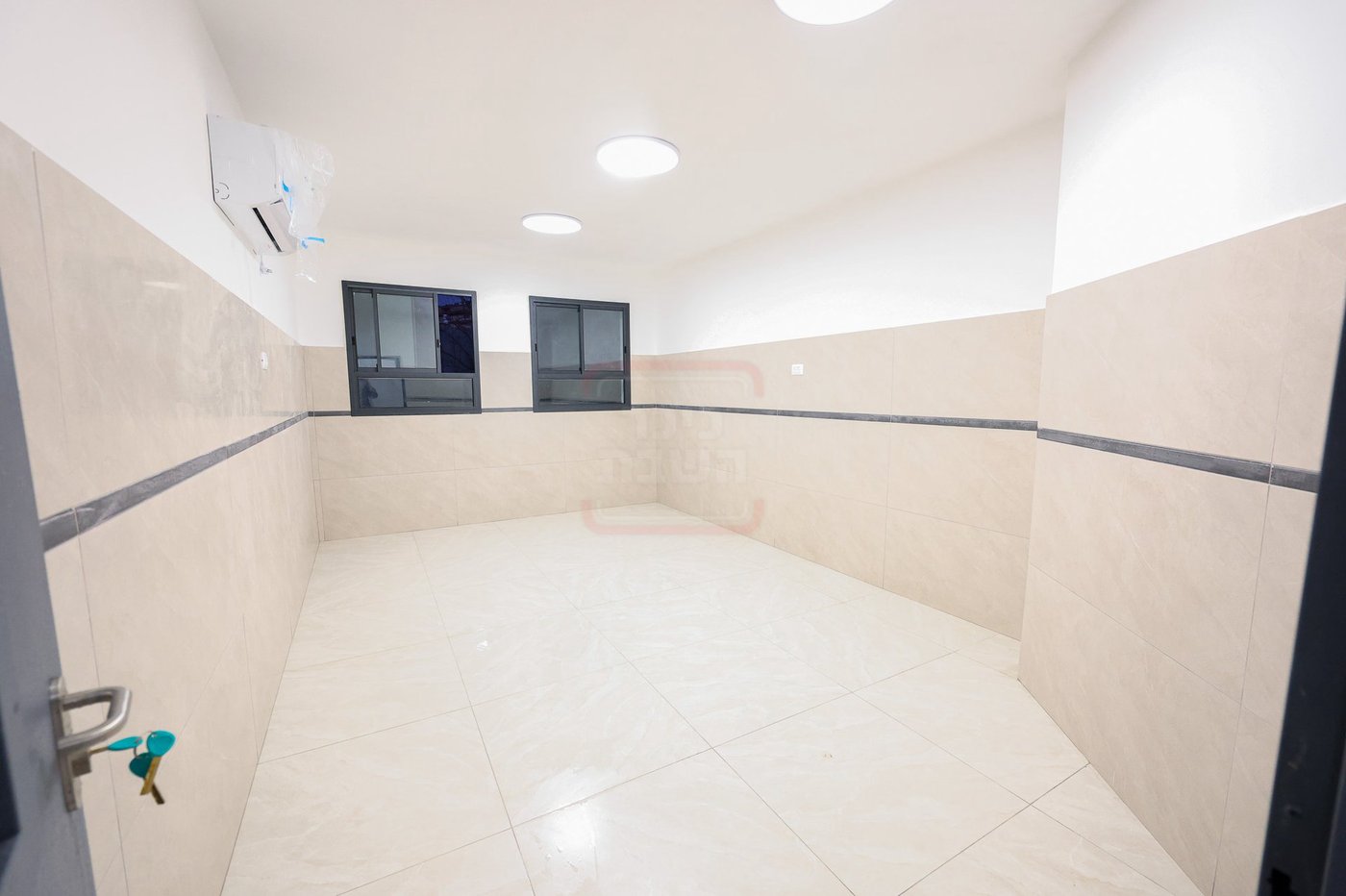 קביעת מזוזות לתלמוד תורה תולדות אהרן בטבריה