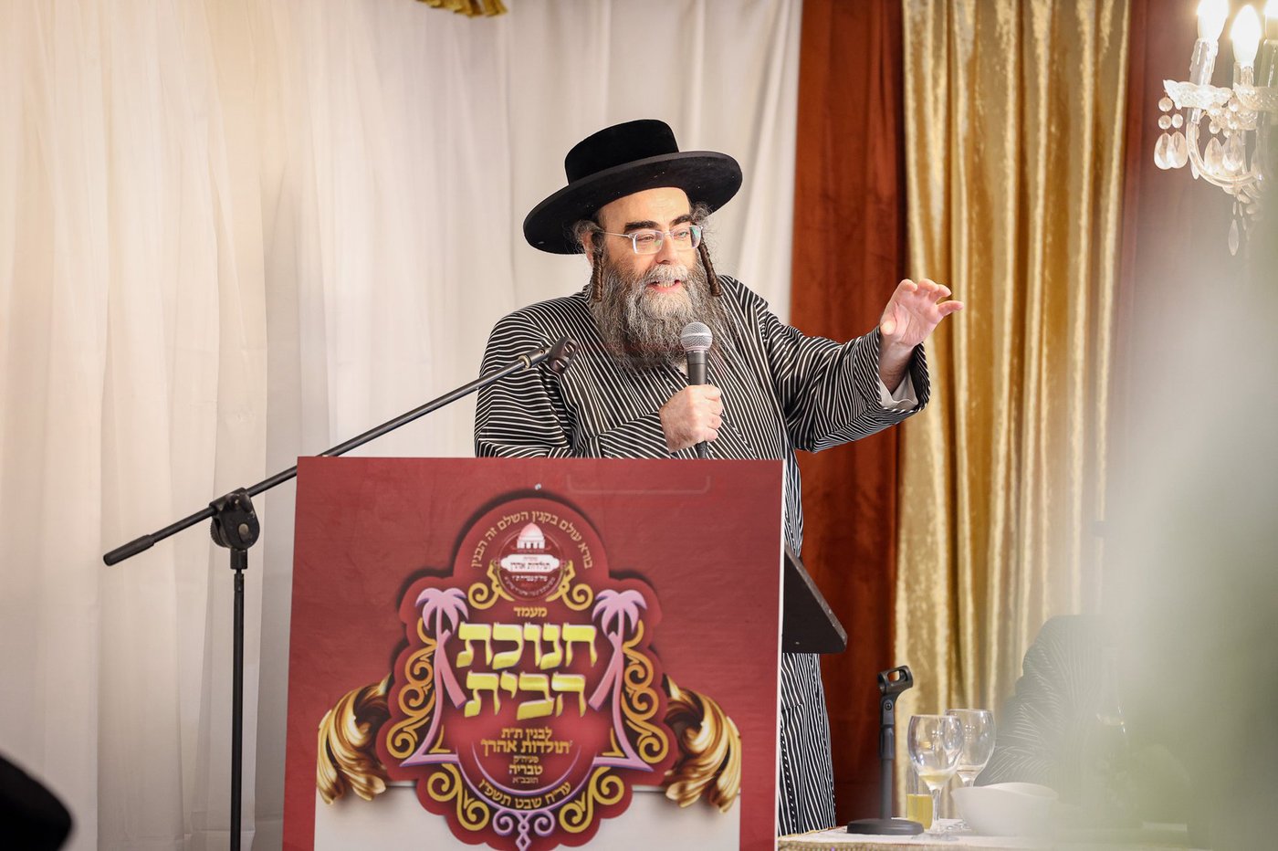 קביעת מזוזות לתלמוד תורה תולדות אהרן בטבריה