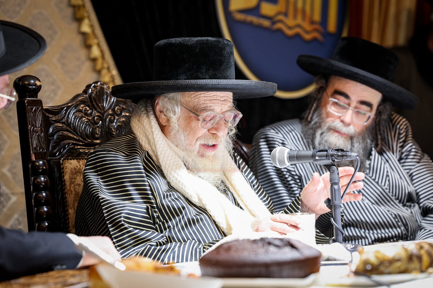 קביעת מזוזות לתלמוד תורה תולדות אהרן בטבריה