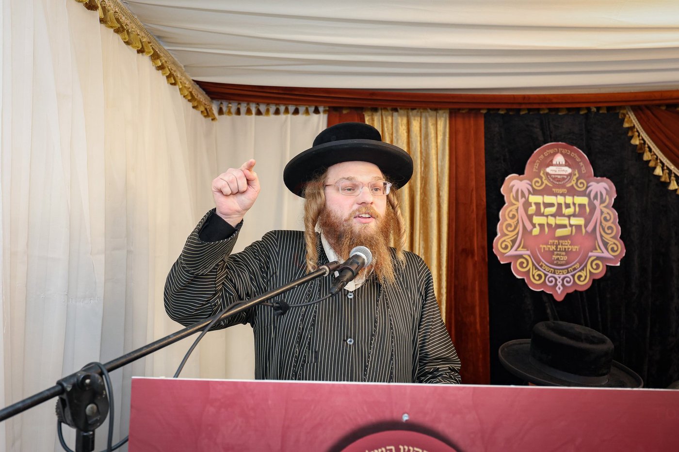 קביעת מזוזות לתלמוד תורה תולדות אהרן בטבריה