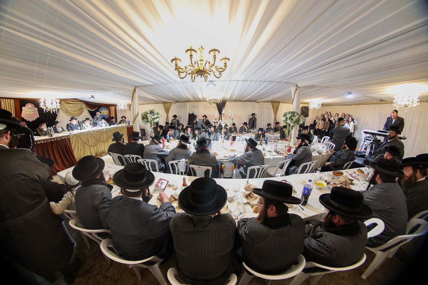 קביעת מזוזות לתלמוד תורה תולדות אהרן בטבריה