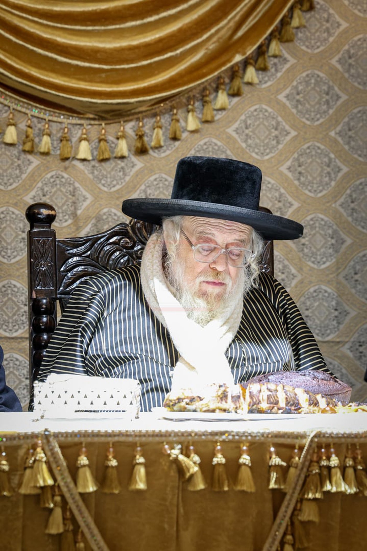 קביעת מזוזות לתלמוד תורה תולדות אהרן בטבריה