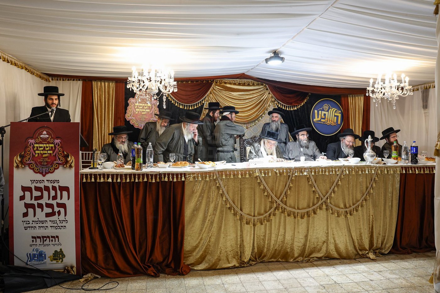 קביעת מזוזות לתלמוד תורה תולדות אהרן בטבריה