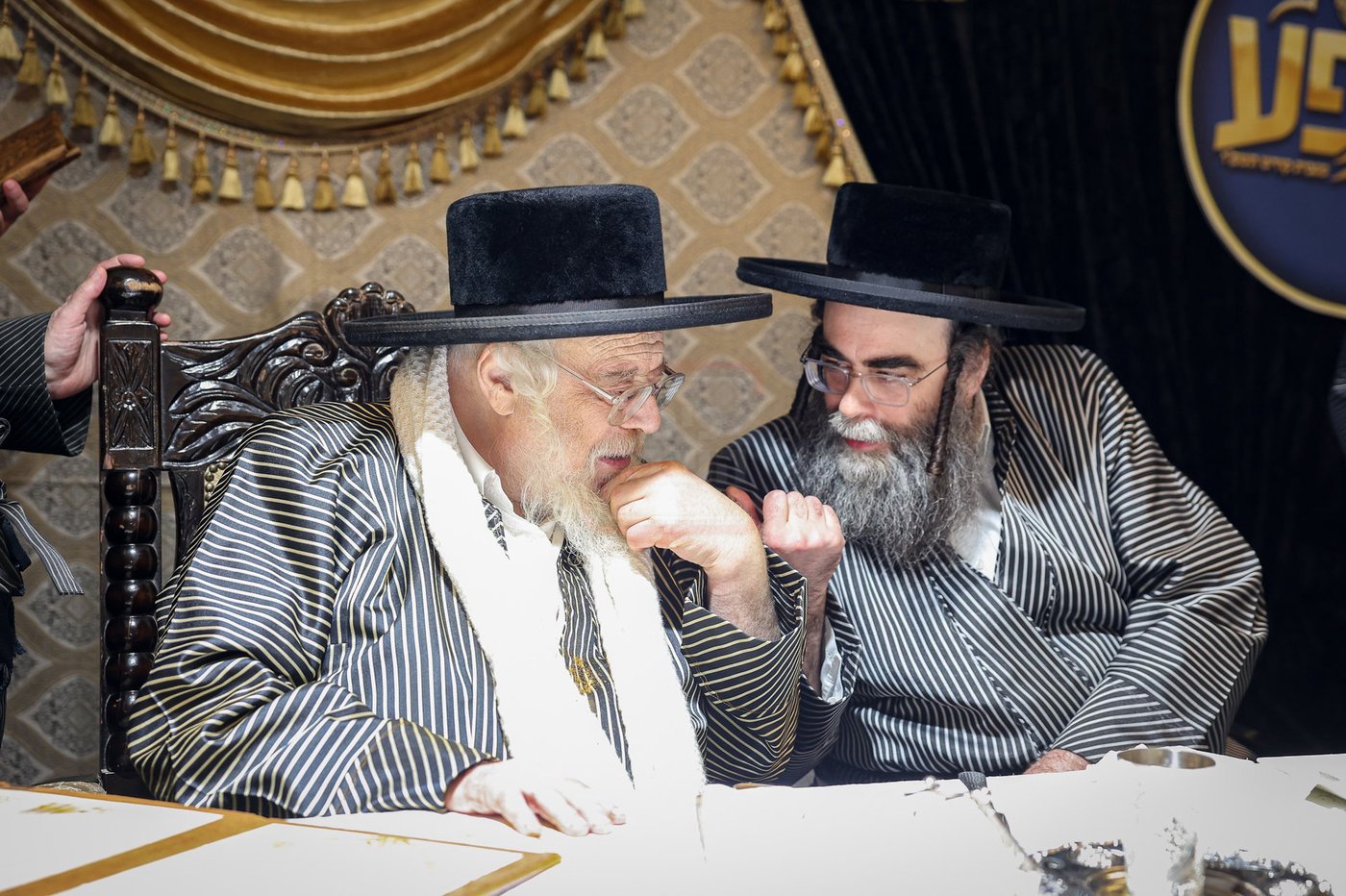 קביעת מזוזות לתלמוד תורה תולדות אהרן בטבריה