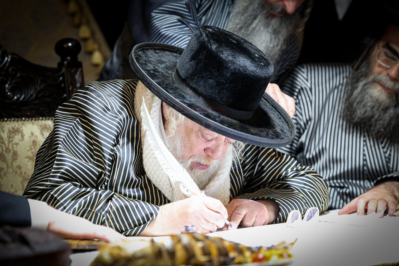 קביעת מזוזות לתלמוד תורה תולדות אהרן בטבריה