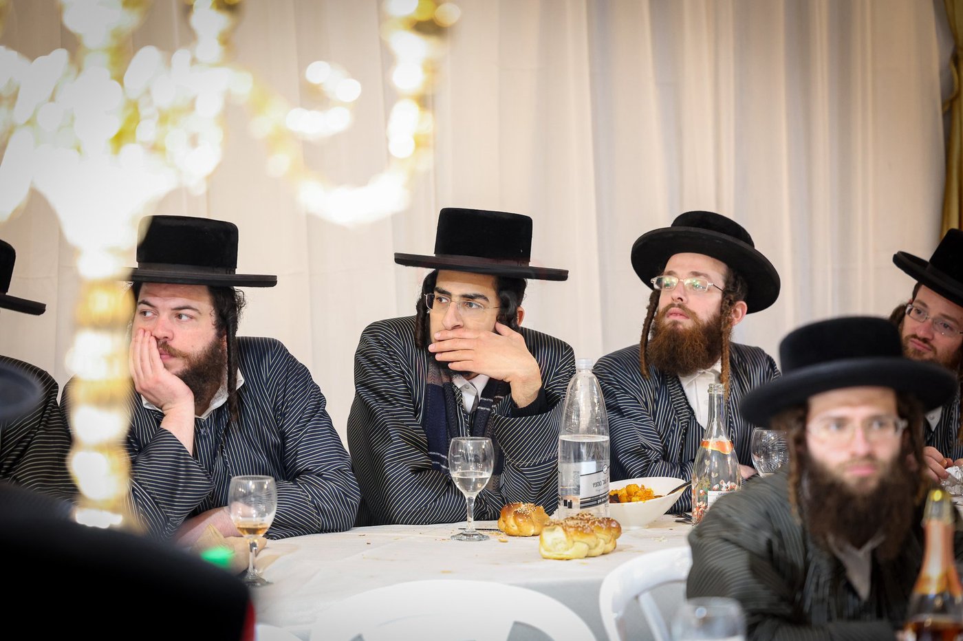 קביעת מזוזות לתלמוד תורה תולדות אהרן בטבריה