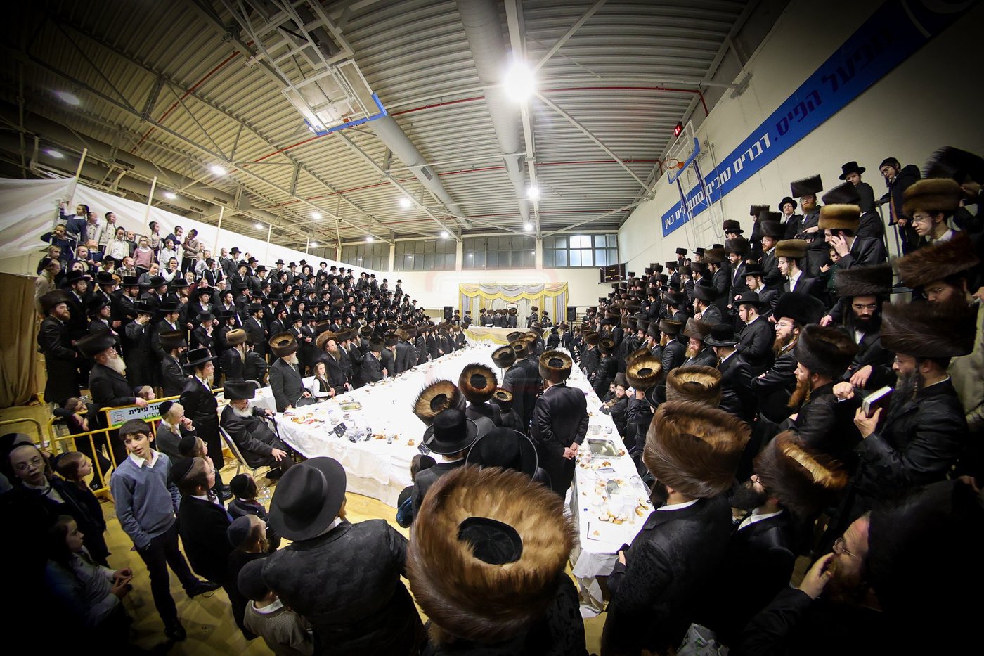 שבת אופריף בחצה"ק זוועהיל